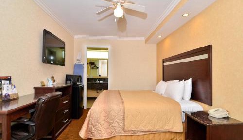 Standard King Room - Non-Smoking 