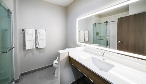 Standard King Room - Communications Accessible