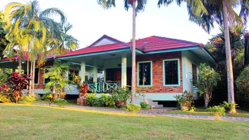 Bungalow with Garden View