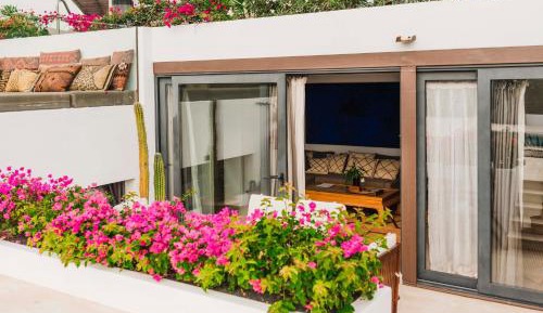 Apartment with Pool View 