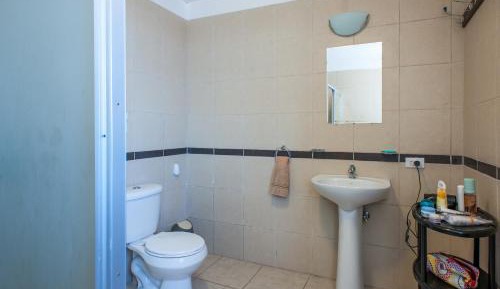 Standard Twin Room with Private Bathroom