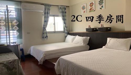 Quadruple Room with Private Bathroom