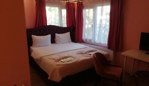 Queen Room with Pool View