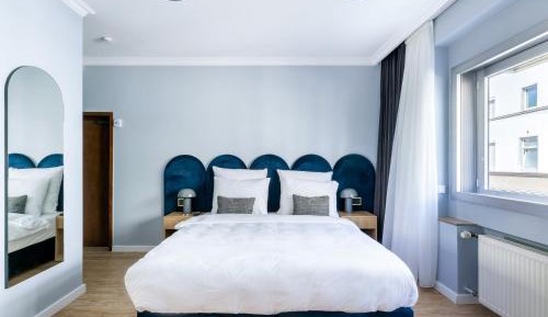 Large Studio with Kitchenette