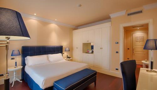 Classic Twin/Queen Room