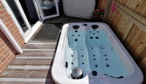 Double Room - Annex (Brick Built) with Hot Tub