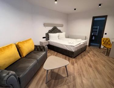 Attic Deluxe Queen Room