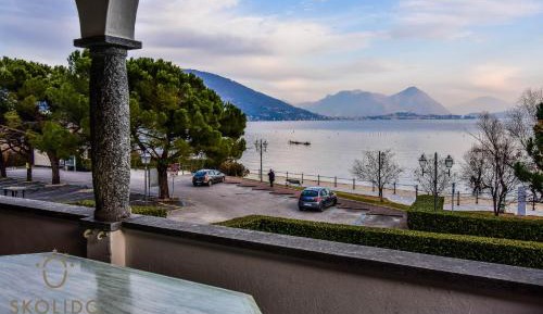 Apartment with Lake View