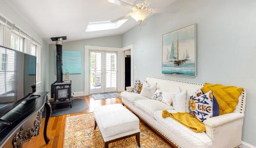 Five Bedroom Holiday Home