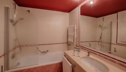 Premium Single Room with Spa Access