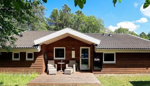 Three-Bedroom Holiday Home 