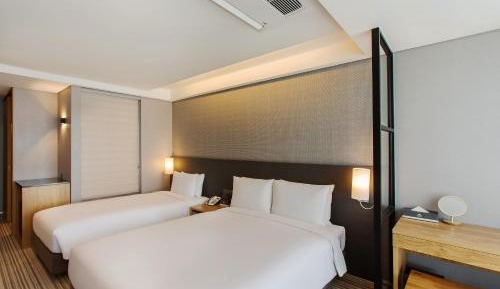 Deluxe Family Room with Harbor View