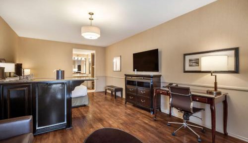 King Suite with Sofa Bed - Smoking