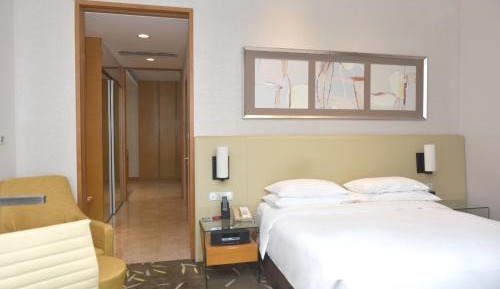 One-Bedroom Suite Lounge Access