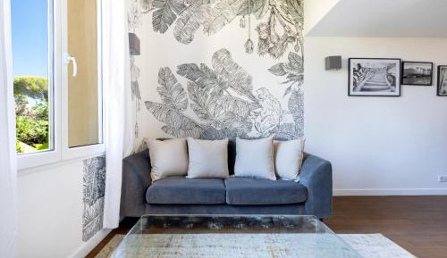 One-Bedroom Mezzanine Apartment 