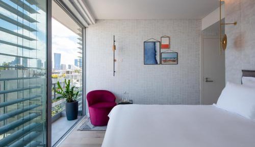 Deluxe Double Room with Standing Balcony