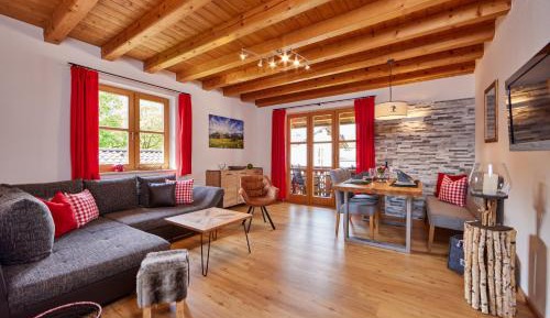 Apartment with Mountain View