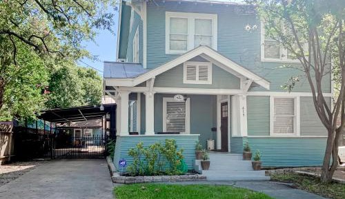 Five Bedroom Holiday Home