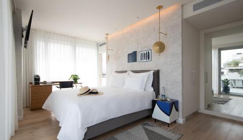  Deluxe Triple Room with Standing Balcony