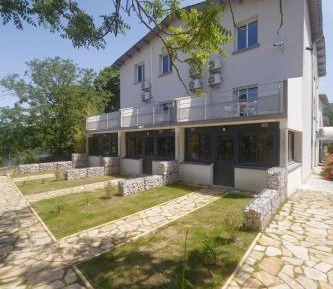 Apartment with Lake View