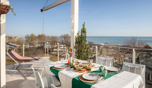 Deluxe Two-Bedroom Penthouse with Balcony