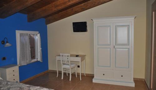 One-Bedroom Apartment with Balcony