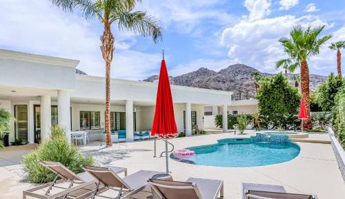 Five Bedroom Holiday Home