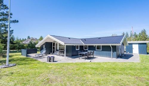 Three-Bedroom Holiday Home 