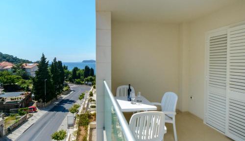 Deluxe Two-Bedroom Apartment with Balcony