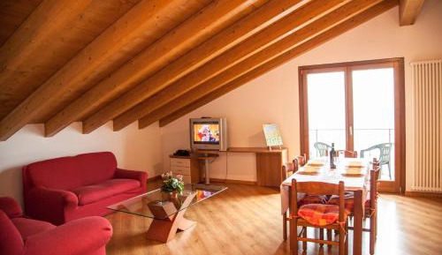 Two-Bedroom Apartment with Balcony (5 Adults)