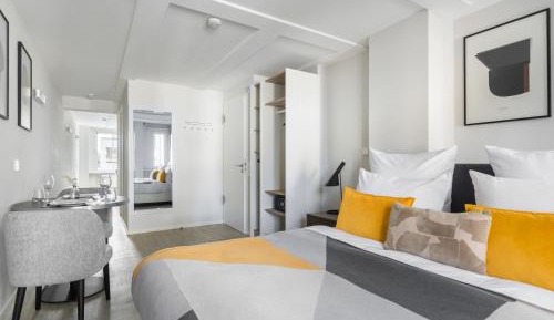 Large Studio with Kitchenette