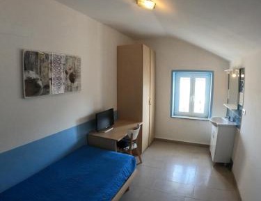 Single Room with Shared Bathroom