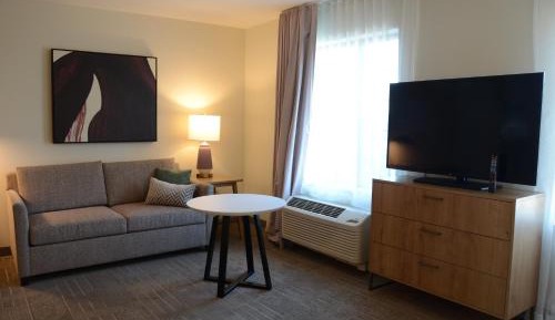 Queen Studio Suite with Roll In Shower - Non-Smoking
