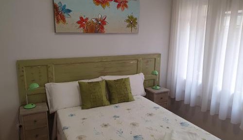 Single Room with Shared Bathroom