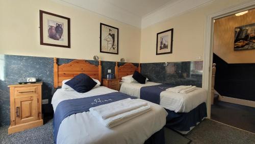 Twin Room with Private Bathroom