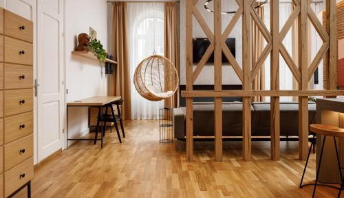 Deluxe Apartment with Hanging Chair