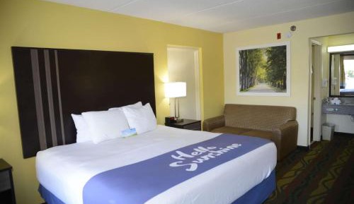 King Studio Suite - No Pets/Non-Smoking