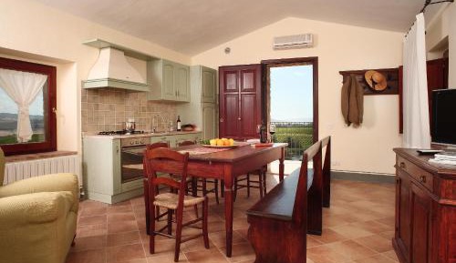 Apartment (4 Adults + 1 Child)