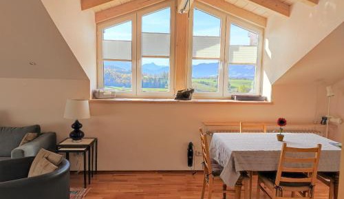 Apartment with Mountain View
