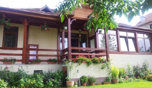 Family Room with Mountain View