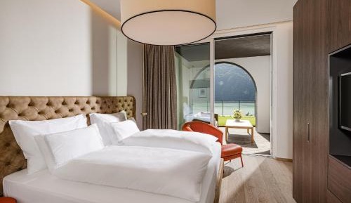Three-Bedroom Suite with Lake View