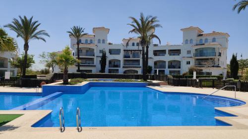 Apartment with Pool View 