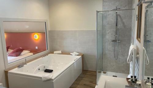Suite with Spa Bath