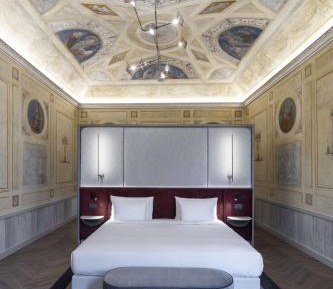 Renaissance Junior Suite