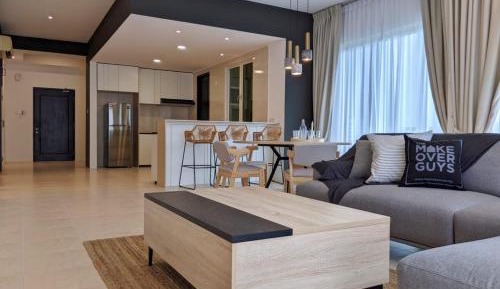 Apartment with Mountain View