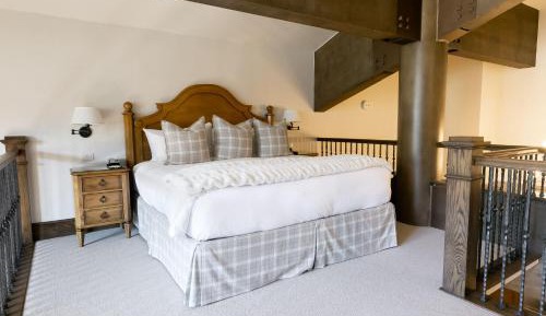 Sultan Two Bedroom Loft Suite Mountain View