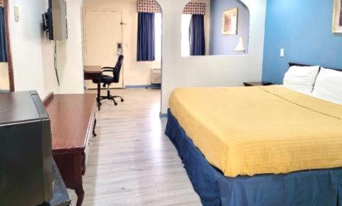Deluxe King Suite
