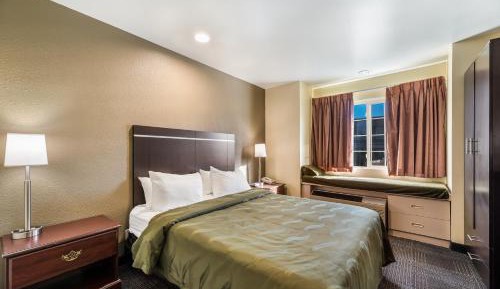 Queen Room - Non-Smoking