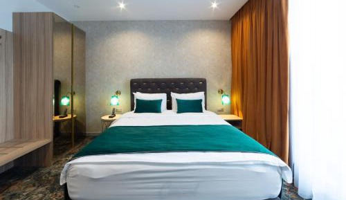 Queen Room
