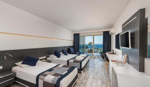 Superior Room with Sea View ( 3 pax )